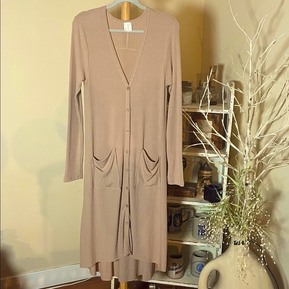 By Together M Long Ribbed Knit Deep V-neck Button Down Cardigan in Soft Tan.EUC - Picture 1 of 6